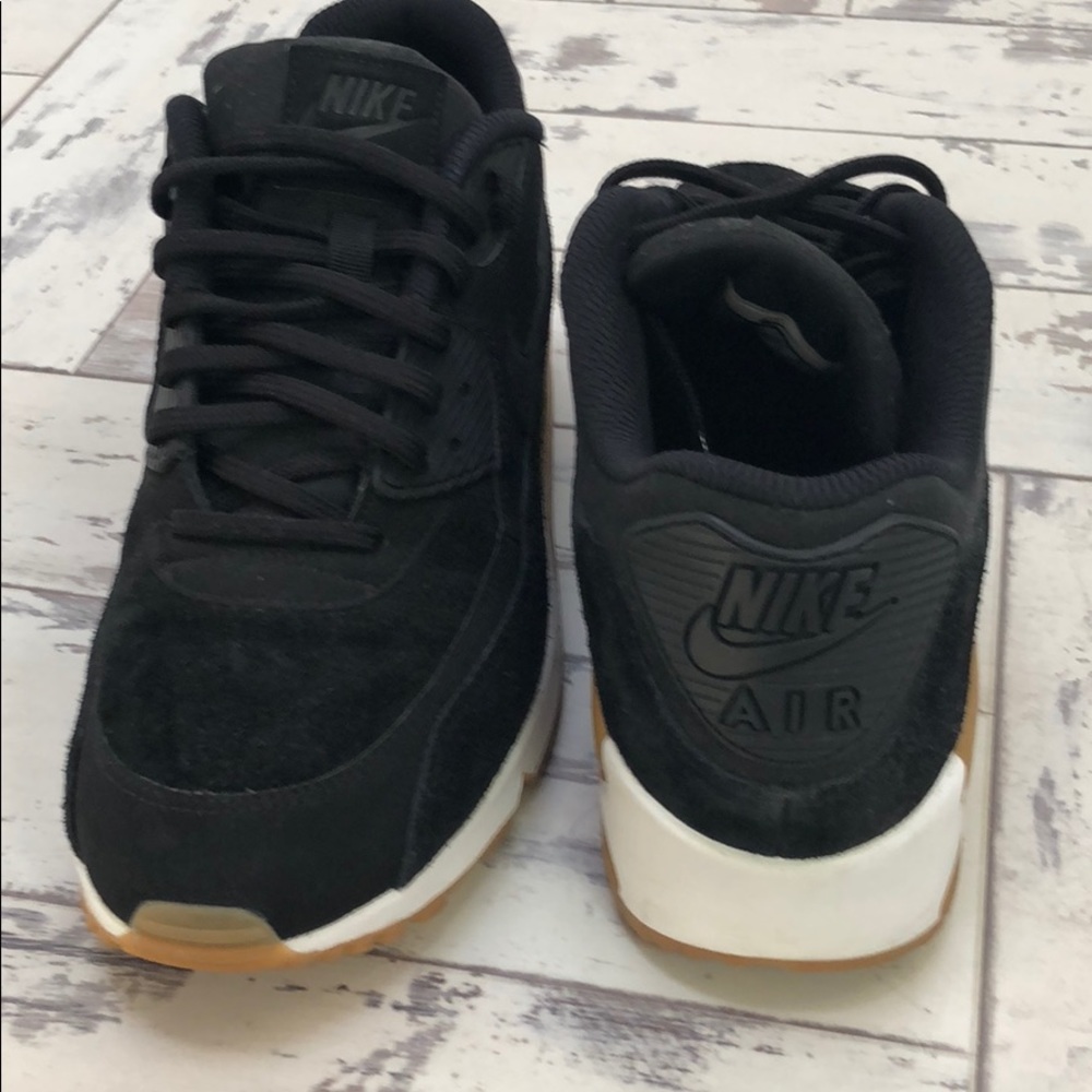 Nike Air Max 90 (women’s size 9.5)